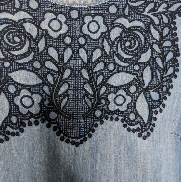 Crown and Ivy Chambray Lace Embroidered Top - Picture 4 of 5